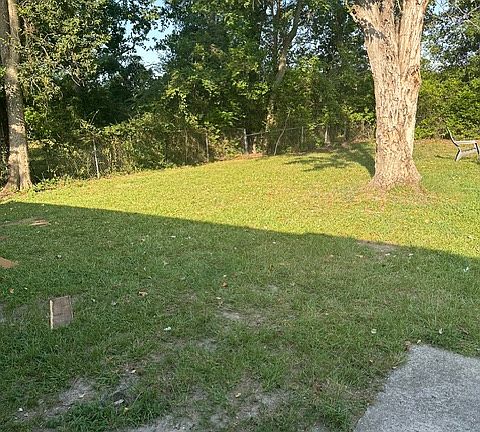 3rd image of 3213 Gerald Dr E