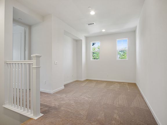 4th image of 402 Parkland Ct