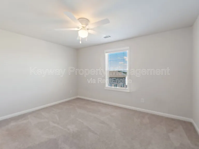 651 Manitou Cir — Photo 17
