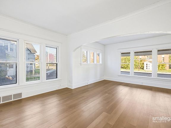 3rd image of 423 Amity Ave