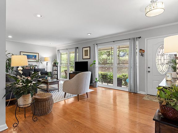 5th image of 1328 Cloverdale Cir