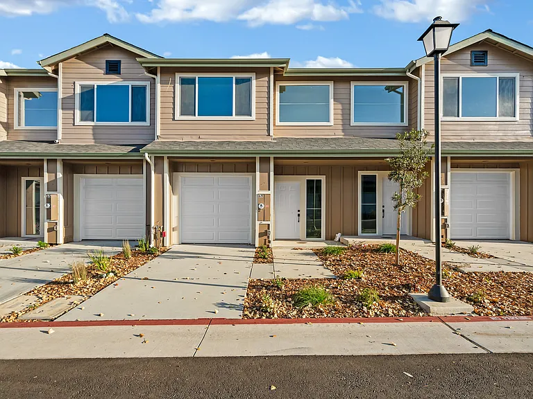 42 Kamilah Deyn Cir — Photo 27