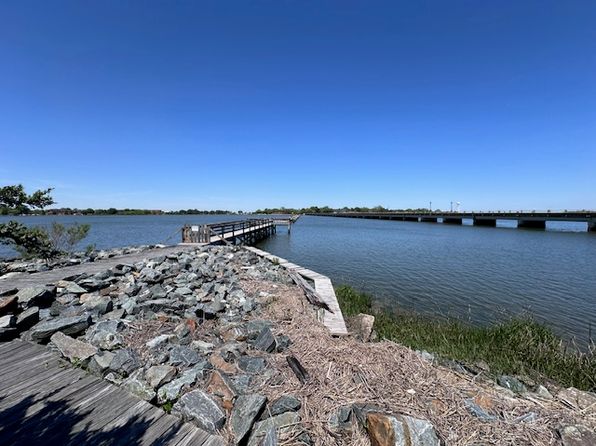 59 Waters Edge Cir