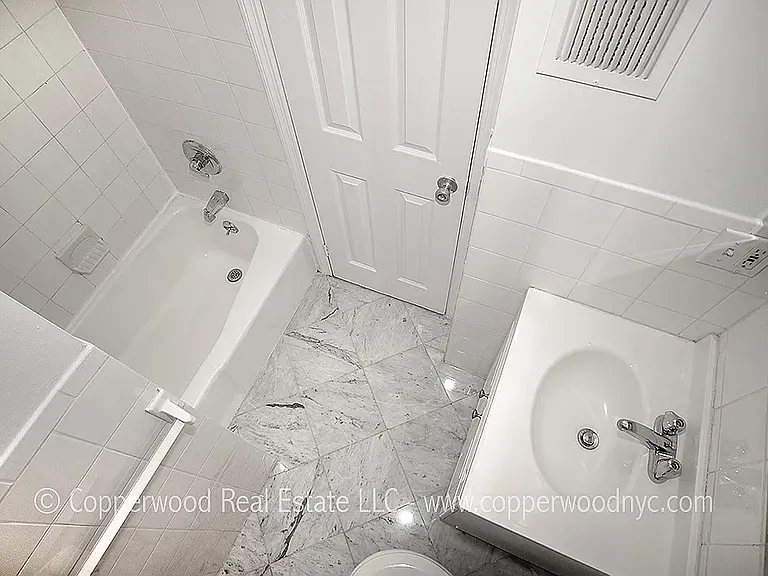 315 E 84th St #17 — Photo 7