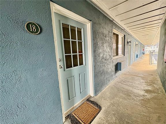 3rd image of 94 Cowesett Ave APT 18