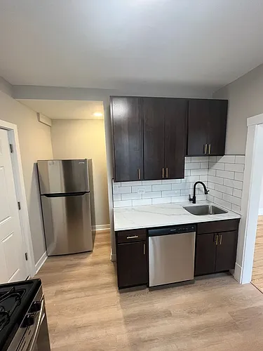 2854-58 W Barry Ave #3101-05 Photo 1