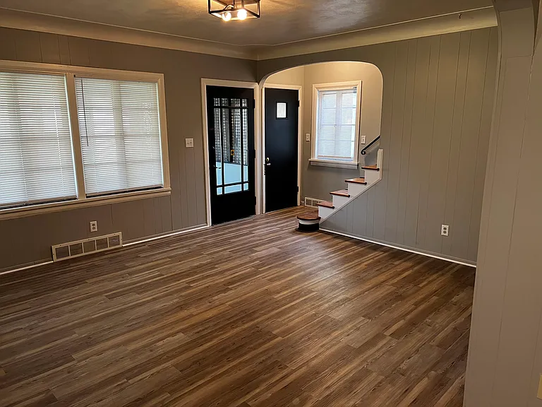 1116 Woodstock Ave — Photo 3