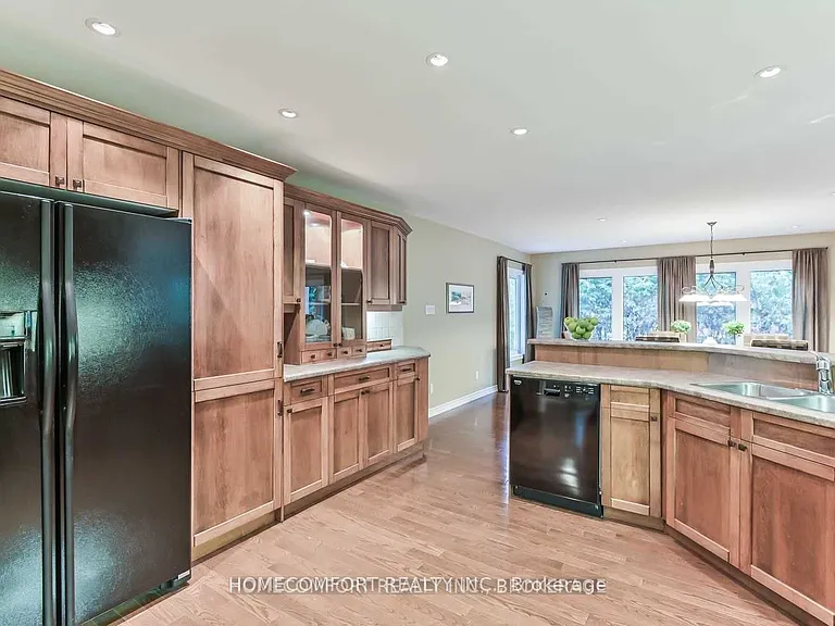 19 Pomander Rd — Photo 6