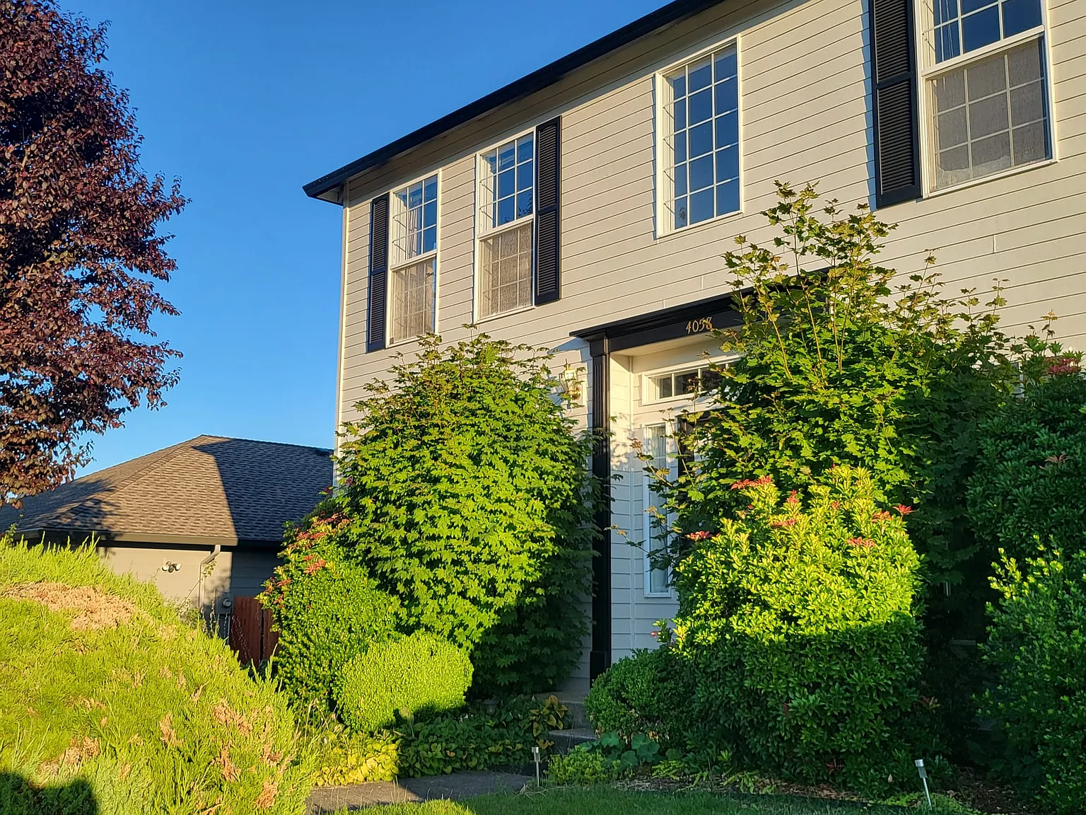 4 bed, 2.5 bath, 2778 sqft, $3,650 — Photo 2