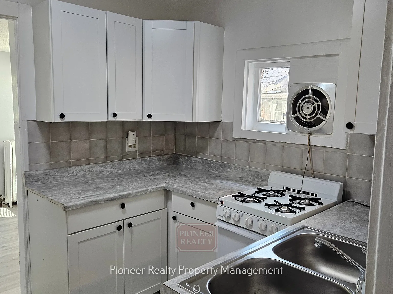 1207 S Meadow St — Photo 2