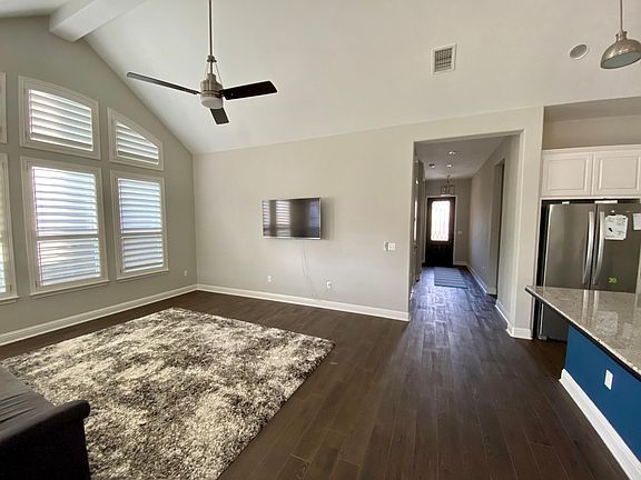 4th image of 5105 Rain Lily Dr