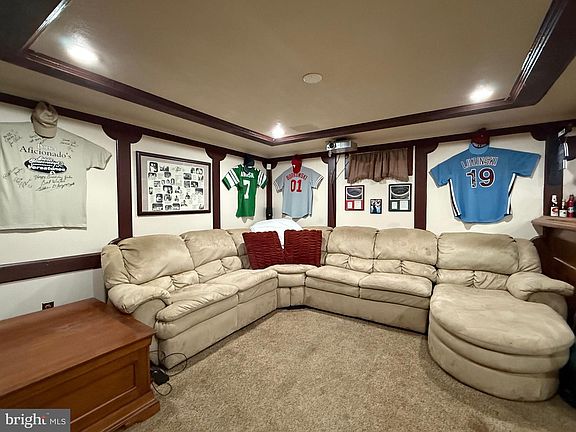 5th image of 3404 Parkview Dr
