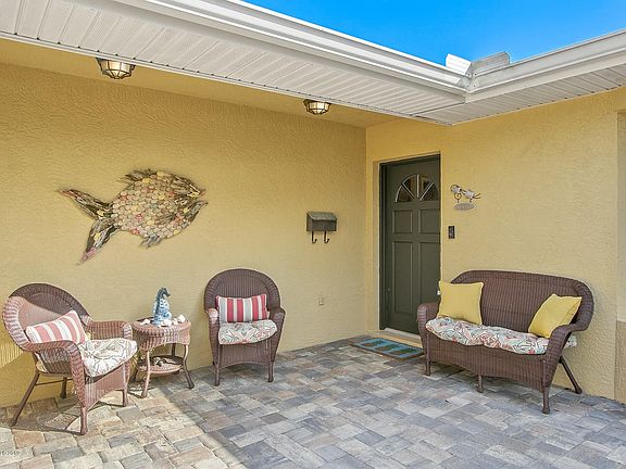 FRONT ENTRY COURTYARD