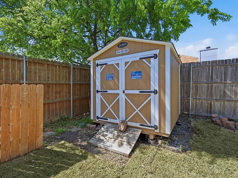 1140 W Hills Ter — Photo 26