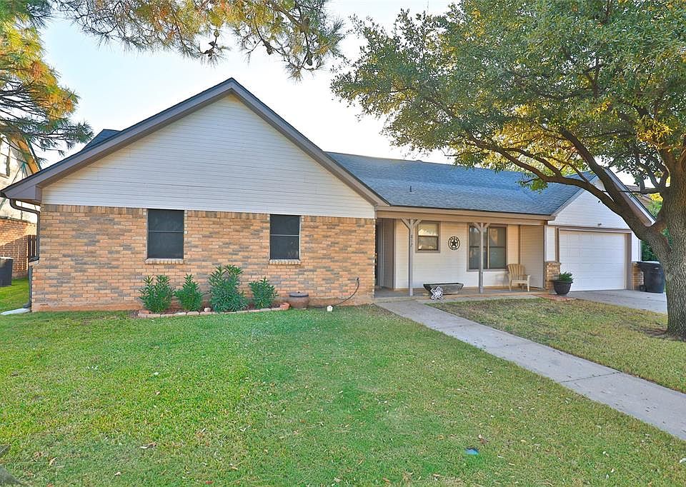 1st image of 817 Chanticleers Ln