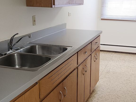 3rd image of 345 Silver St APT 4