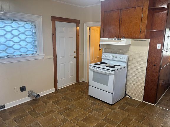 3rd image of 93 Church St