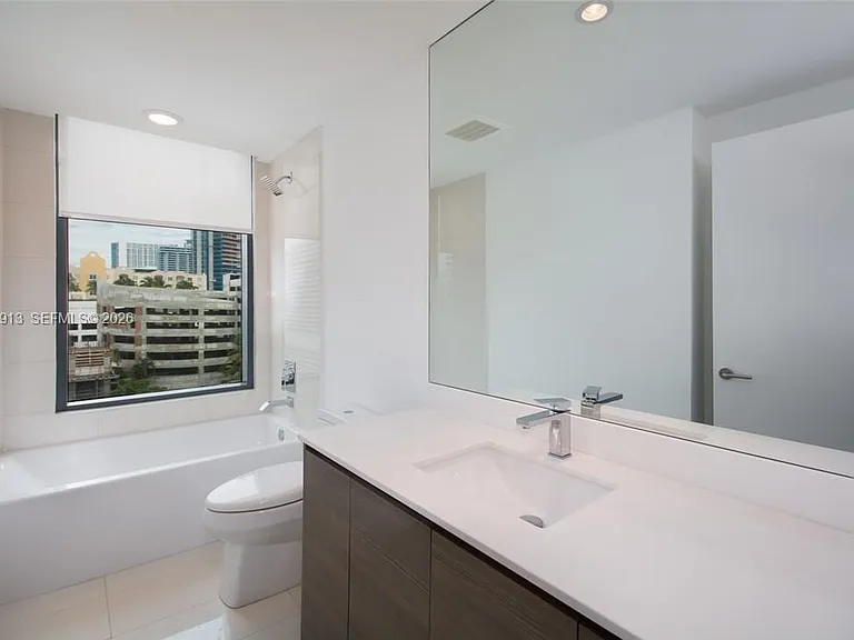 460 NE 28th St #501 — Photo 10