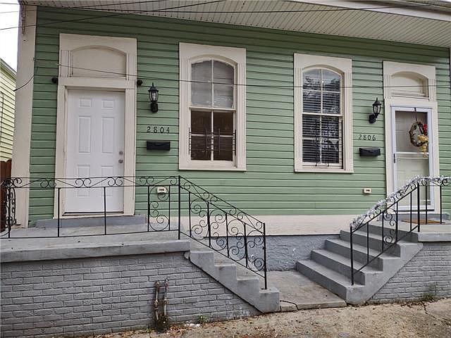 1st image of 2804 Banks St