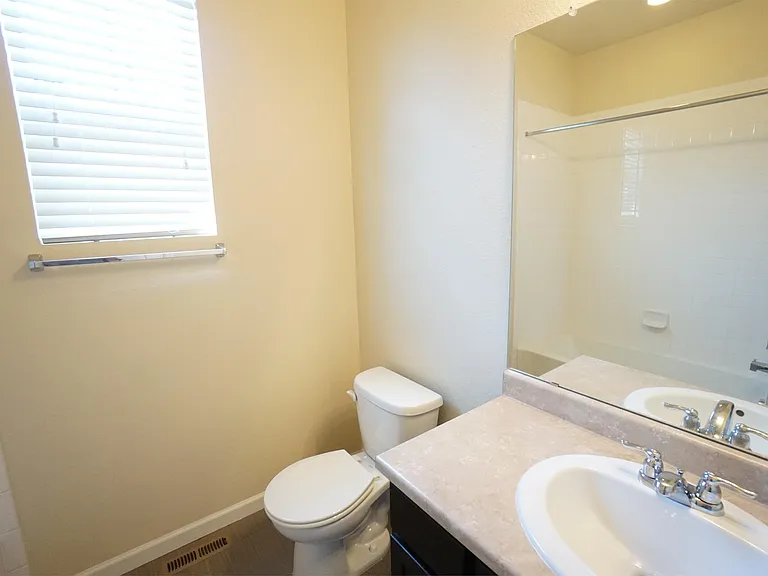 2221 Ulster St — Photo 13
