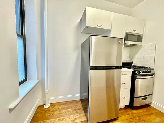 Rented by HOLTON REAL ESTATE INC. | media 2