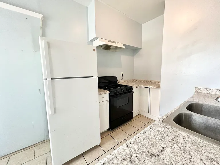 214 N 17th St #2 — Photo 9