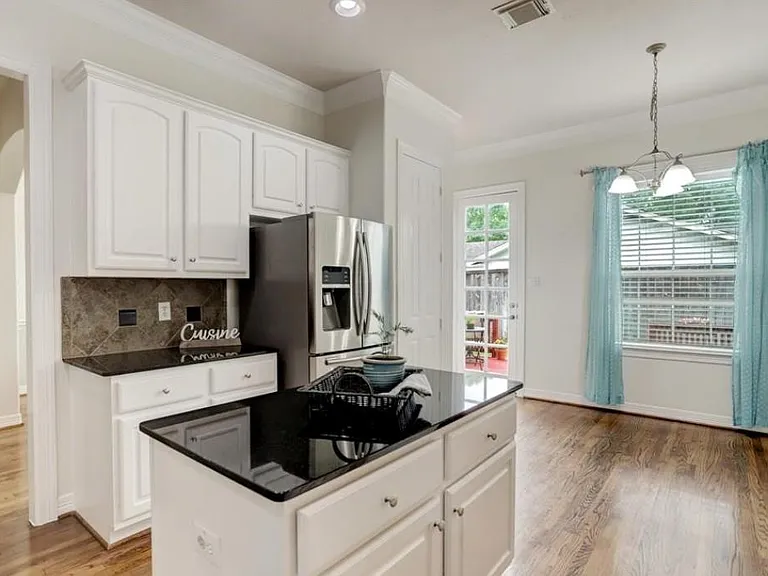 1506 Shady Villa Fern — Photo 10