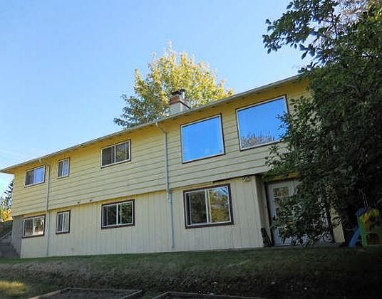1st image of 709 NE Harrison St #Lwr