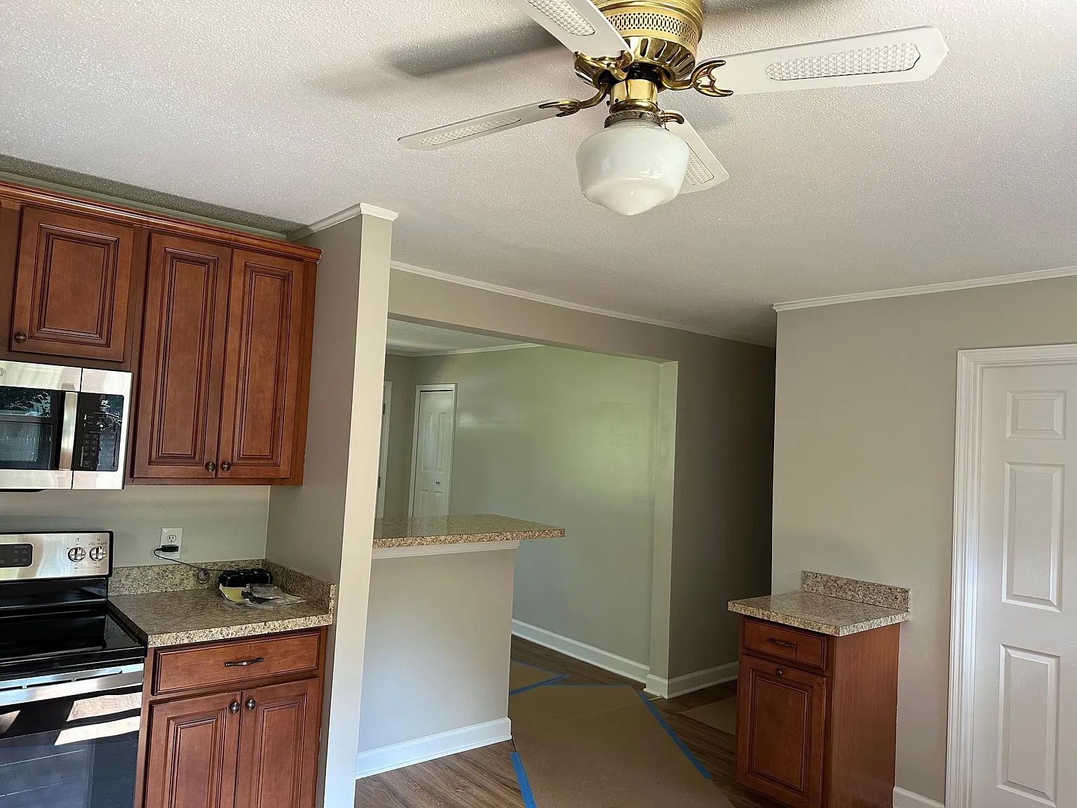 3 bed, 1070 sqft, $1,751 — Photo 3