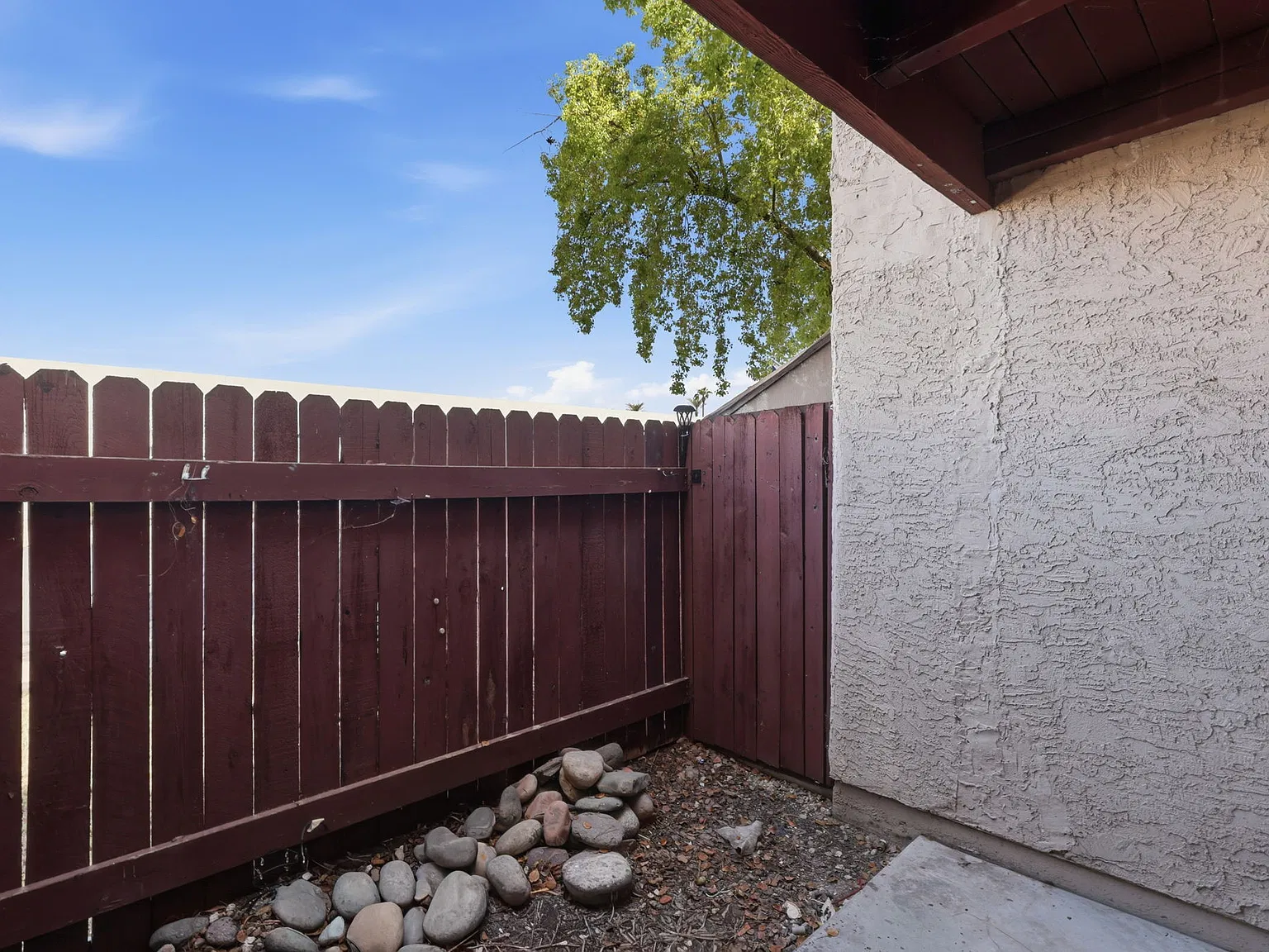 1927 E Hampton Ave — Photo 4