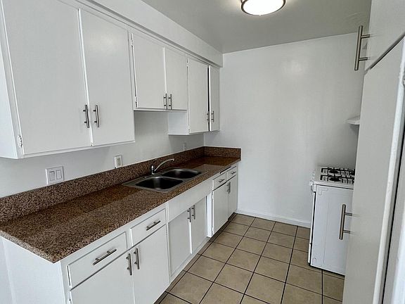 4th image of 16112 Van Ness Ave APT 1