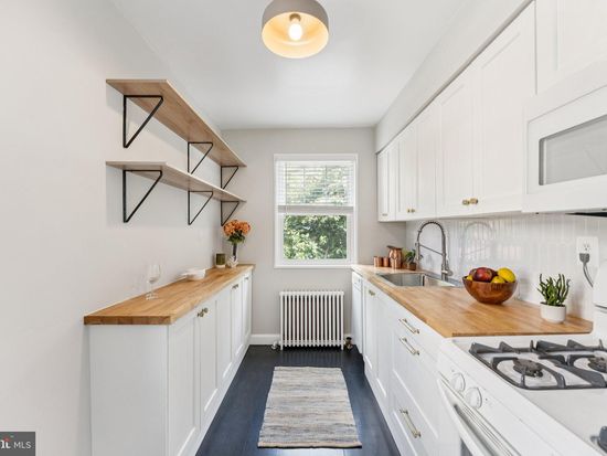 1400 12th St N #S-102, Arlington, VA 22209