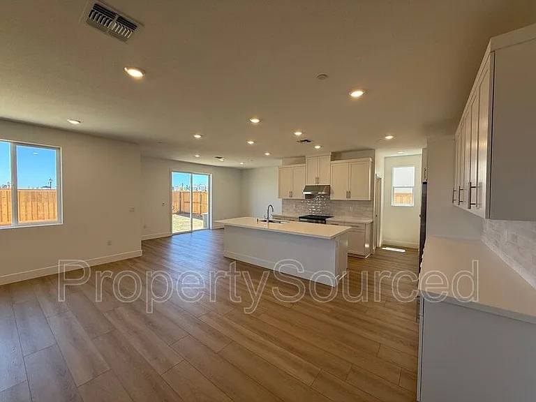 1336 N Martorella Ave — Photo 6