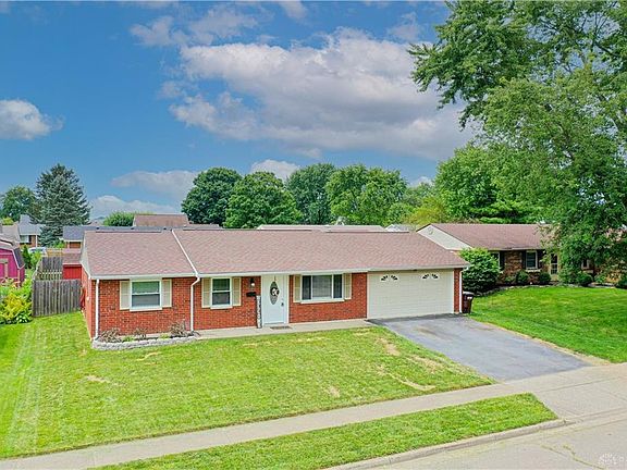 3rd image of 652 Dakota Dr