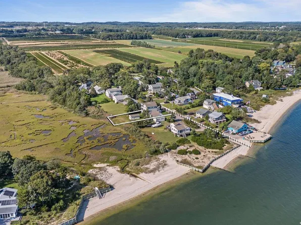 23 Beach Road, Laurel, NY 11948