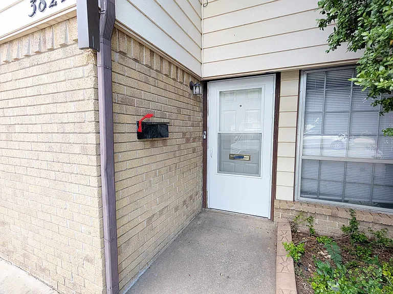 3827 N Harvard Ave — Photo 12