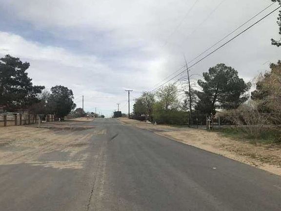 Exterior Neighborhood (street photo)