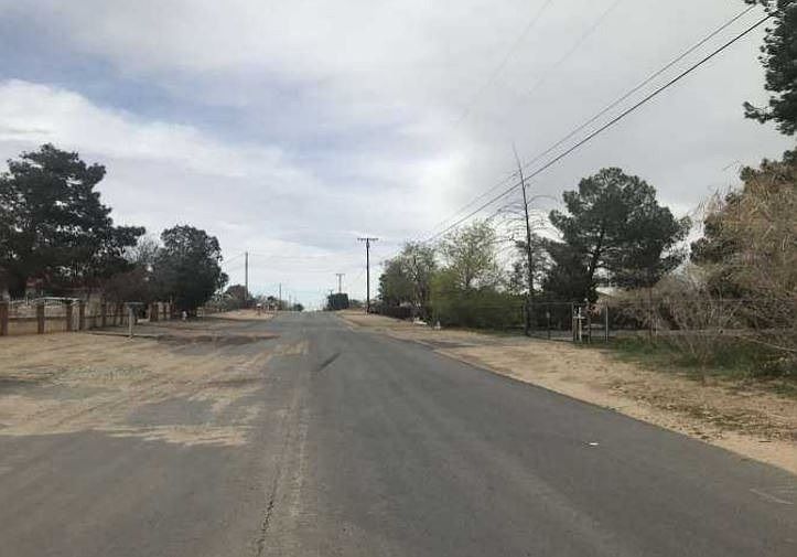 Exterior Neighborhood (street photo)