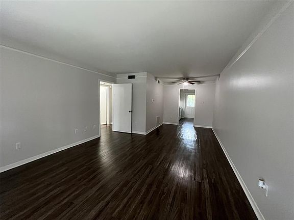 3rd image of 500 Willow Dr APT B2