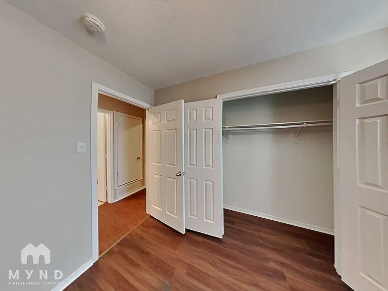 461 NW Charlyne Dr — Photo 12