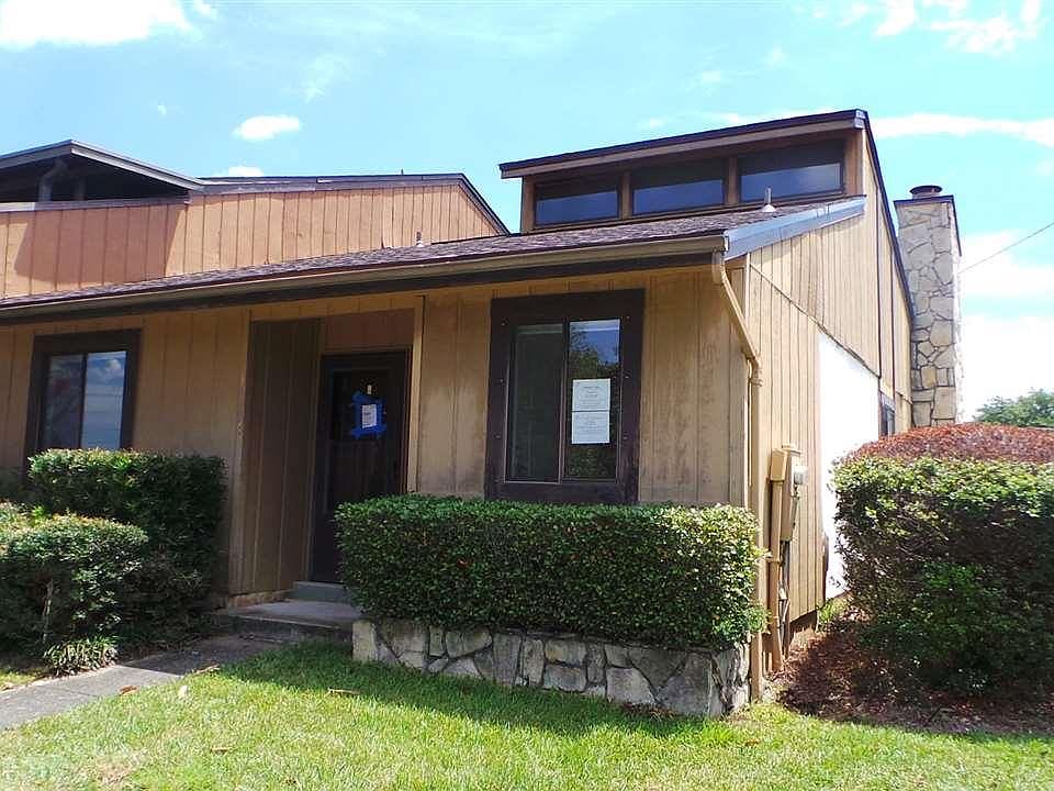 1st image of 9916 Fairway Villas Ln