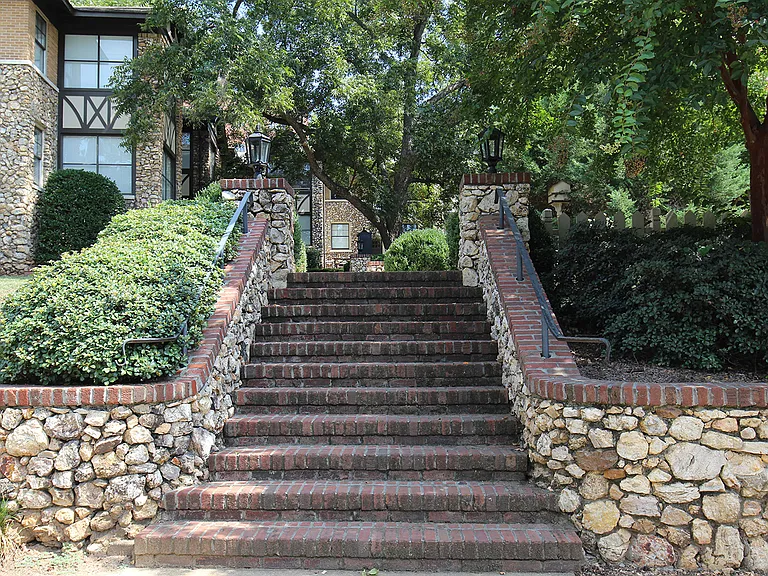 Rhodes Park Flats — Photo 5