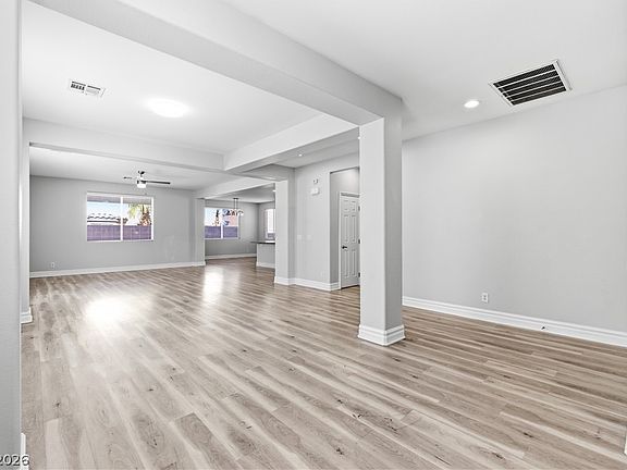 4th image of 174 Castle Course Ave