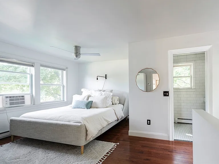 127R Leonard St — Photo 15
