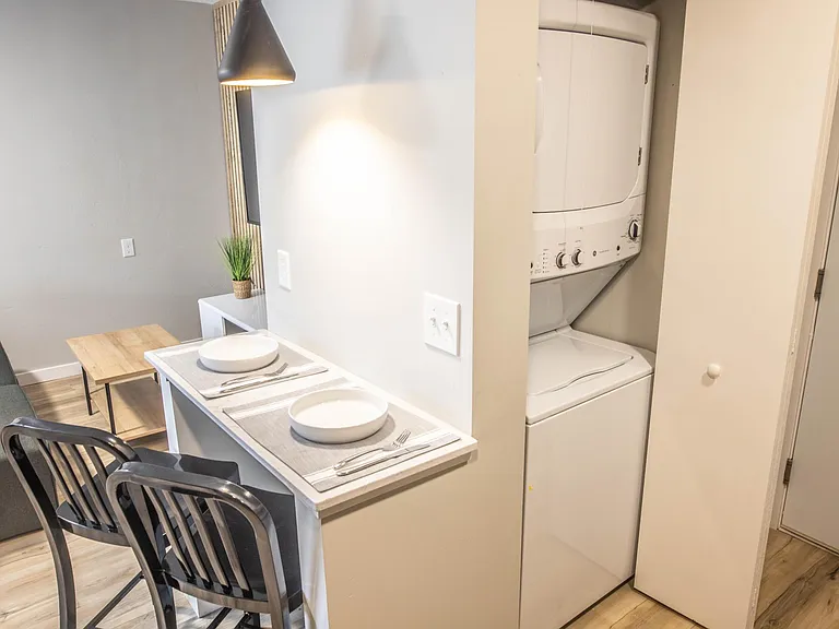 307 E White St — Photo 22