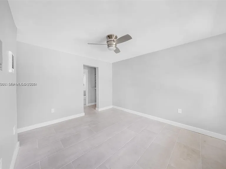 1150 NW 1st Pl #4 — Photo 4