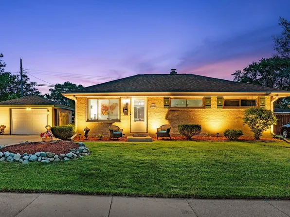 N89W15350 Cleveland AVENUE, Menomonee Falls, WI 53051