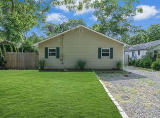 118 Pinehurst Blvd, Calverton, NY 11933