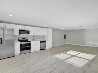 242 SW 9th St #2, Dania, FL 33004