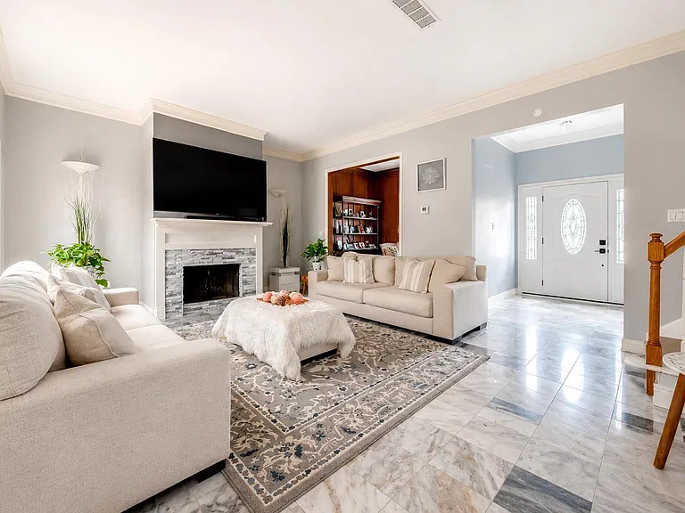 17 Bayou Pointe Dr — Photo 1